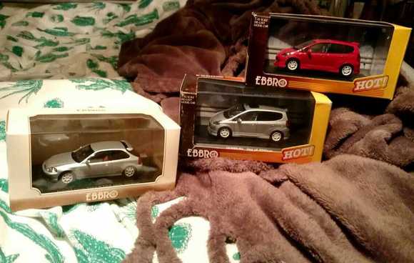 Two Mügen Honda Fit GD3 1/43 Ebbro diecasts