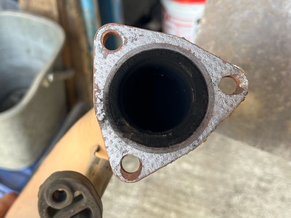 Shitty shitty job notice the difference between gasket and OEM flange…😒🧐🤔