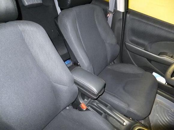 Armrest, why is this must have not standard