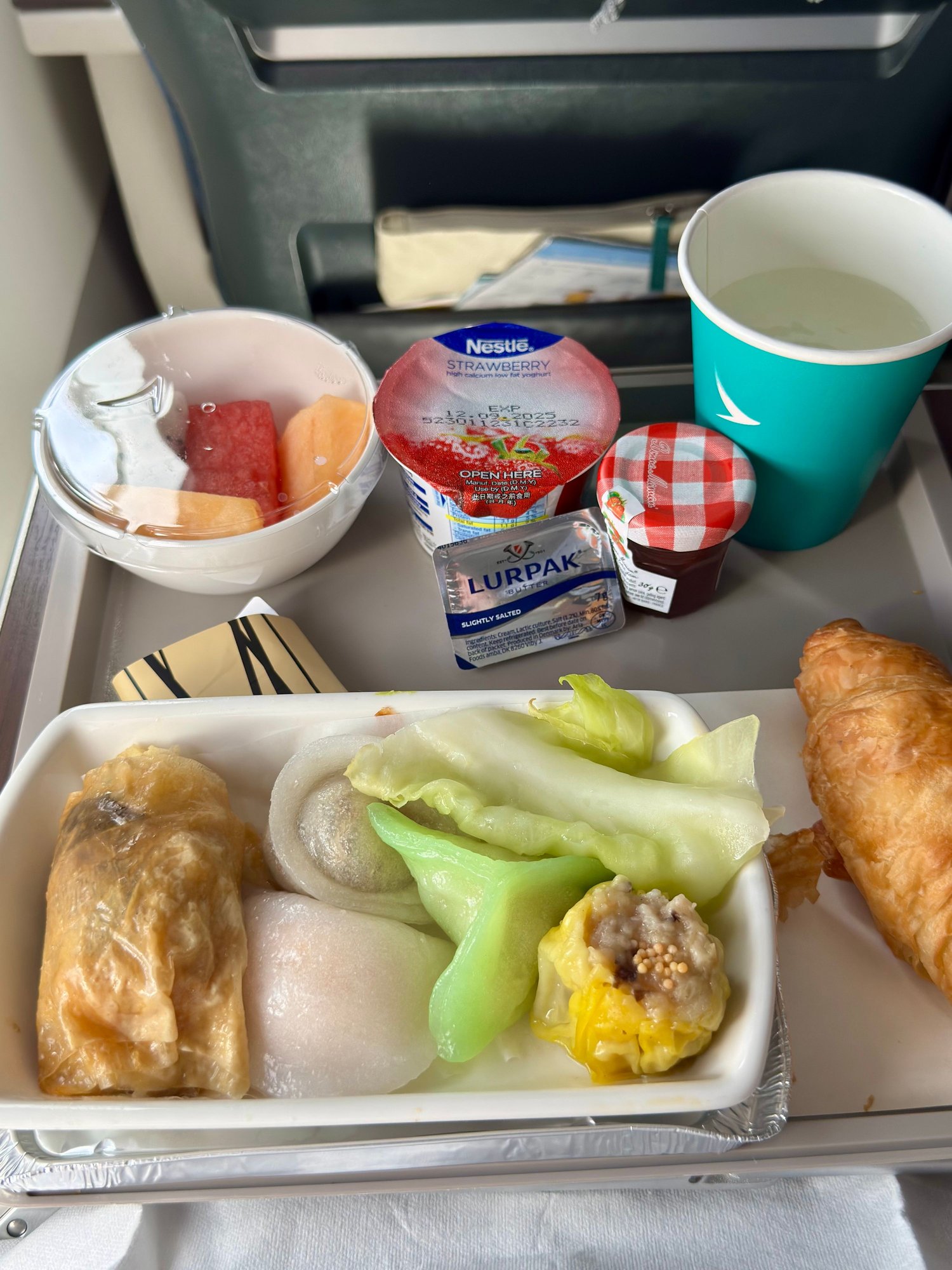 Dim sum selection - chicken & ham bean curd wrap, Sui mai, seafood dumpling, shrimp dumpling, mushroom & vegetable dumpling.   Not too bad.