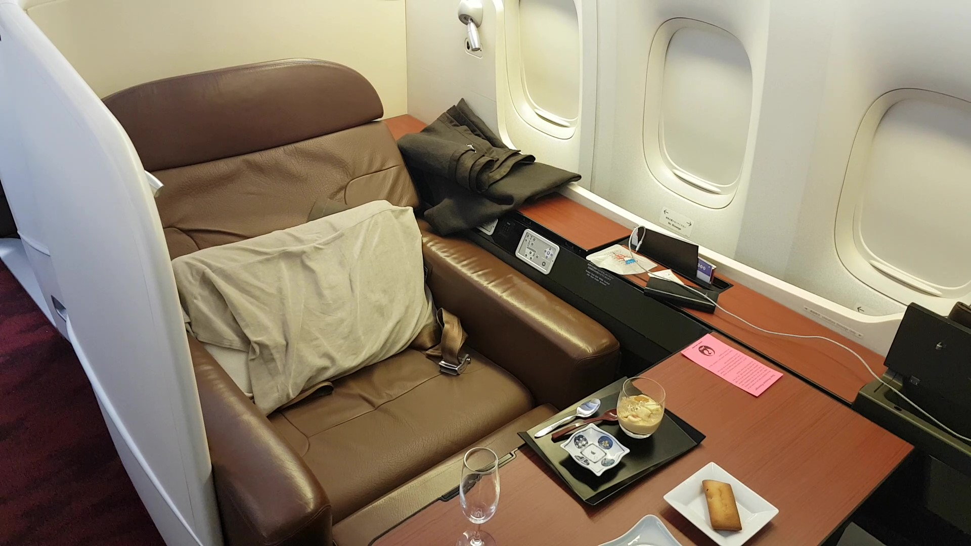 First Class Japan Airlines Haneda To London