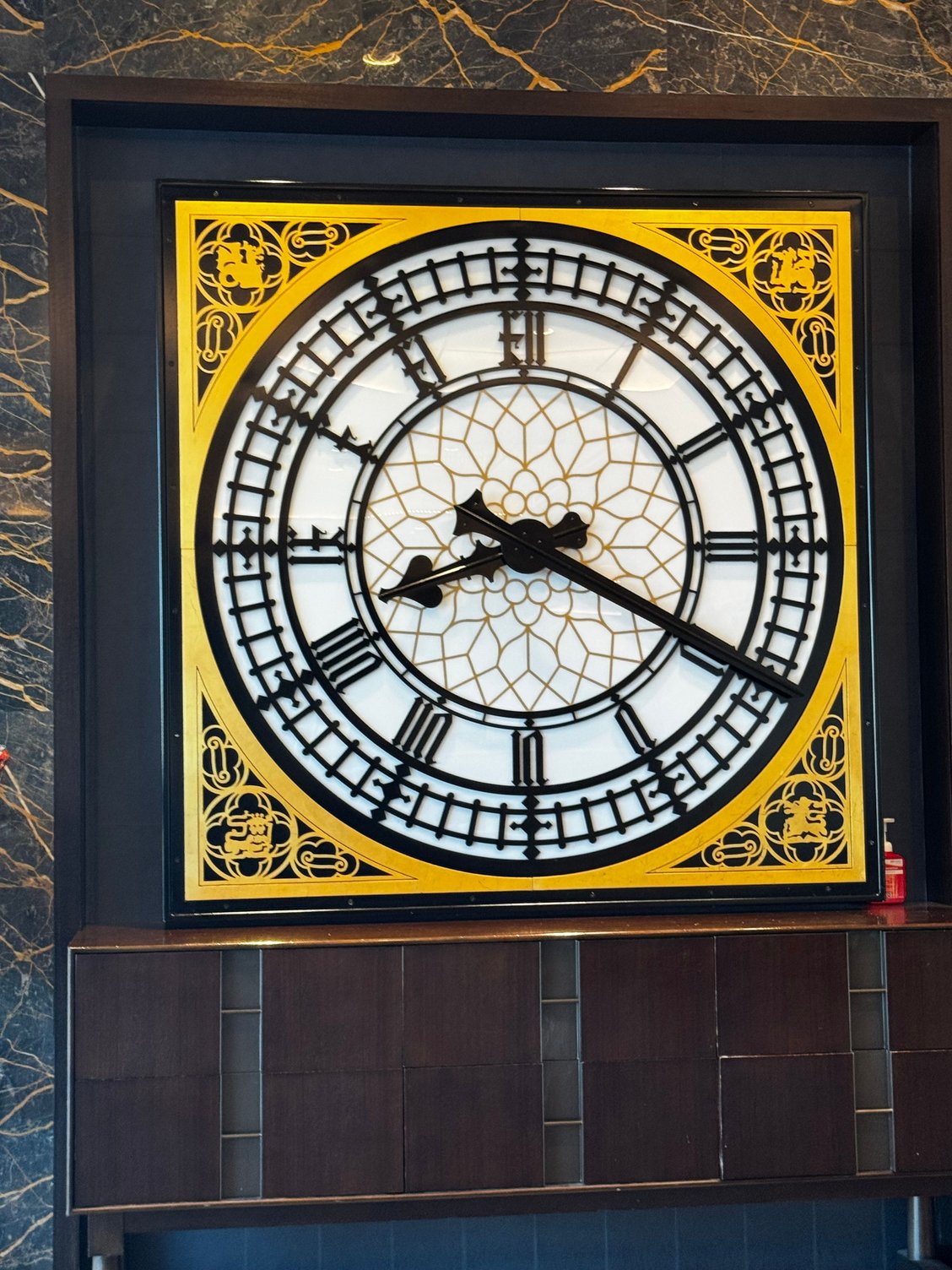 As noted in the LHR United lounge thread, Big Ben is back! I was invited to use the private side as a 1K flying Polaris on a 10am flight on a Monday. Not crowded at all, but the other side was much more so. 