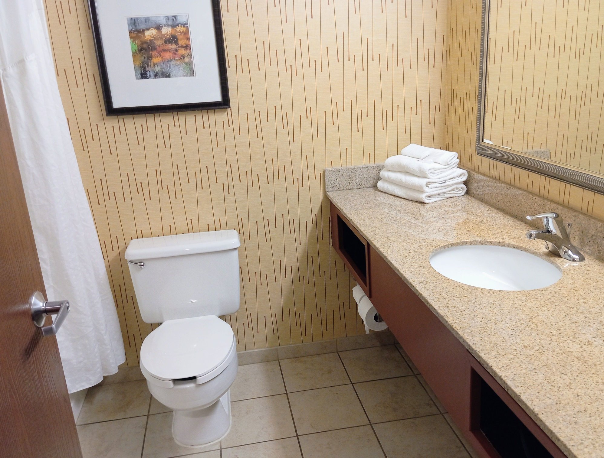 Bathroom facilities were good in the Holiday Inn Cincinnati Airport and there was room to move around 