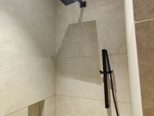 Rain shower and shower head