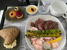 Icelandair CDG-KEF.  Surf and Turf.