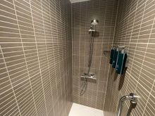 Pump toiletries and strangely low shower