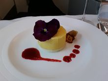 Mango mousse cake 