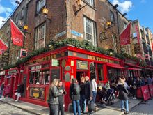 Temple Bar Pub was very crowed. I didn't try to get in