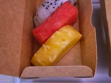 The 3 pieces of fruit