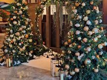 Winter decorations at the ground floor entrance to Waldorf Astoria