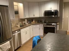 Full kitchen (Brits  note no kettle!)