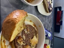 MSP-SEA Lunch. Impossible burger a s tasty carrot side salad. Burger was good, bun was together enough to eat like a burger. Still like the blueberry cheesecake. 