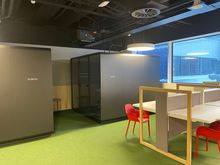 Meeting pods up to 8 persons.