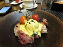 Concorde room eggs Benedict
