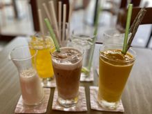 Avocado mango smoothie , pineapple juice , iced latte   and iced water with lime slices