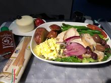 DL2763 MSP-PHX
PDP yes
FEBO yes, sadly
Choice of tasty looking sirloin and chicken salad.  Sir long long gone. This is a good meal. Basically a Salad Nicoise wirh chicken instead of tuna. Breadsticks and cheesecake on the side.  I was happy being “stuck” with this. 
