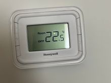 Yes the thermostat is at an angle