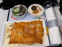 I’d agree with those who have said that the pie is fairly nice. My starter salad consisted of three shreds of carrot which had fallen onto the tray, two slices of cucumber and a few small leaves. Shocking really! 
