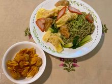 Wanton & shui gao spinach noodles & fried wantons
