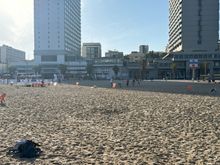 The hotel has a beach entrance but it does not get unlike until 08.30, so I ahead to walk the long way around. Generally I found the opening hours of many of the facilities  too restrictive. Particularly when many of their clients are jet-lagged Americans who are wake at odd hours 