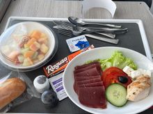 Pre-landing meal