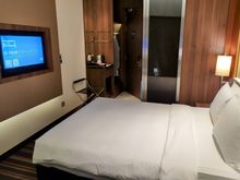 Another angle on the bedroom in the Holiday Inn Express Clarke Quay, Singapore 