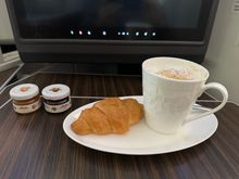 I had to ask the FA how I am supposed to put the jam into the croissant…hint hint: cuttlery.