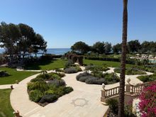 The gardens were impressively well maintained and have many of the plants labeled