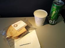 Inflight catering in Economy class on the Hop! flight to Düsseldorf 