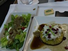 Crab salad on pineapple and regular salad with pineapple vinagrette. Both were fresh and delicious.