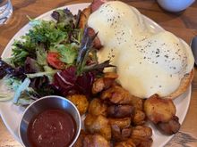 Eggs benedict