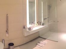 Larger (accessible) shower room