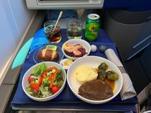 The appetizer was definitely the best part of the meal, liked it a lot. The short rib left a lot to be desired though. Got my first choice as flight went out with over 10 empty seats in Polaris. 