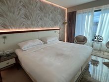 Weird marble flooring just makes the room feel very cold