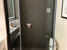 Qatar lounge shower at SIN 