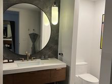 Base room bathroom