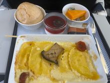 Front of plane had no choice on bread roll but those on trolley service did. 
