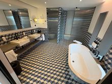 Complete bathroom shot 