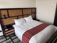 The bed ha UCB-A and C ports on both sides. 