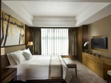 Doubletree by Hilton Beijing   Suite bedroom