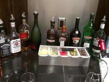 IAH Crown Lounge drinks