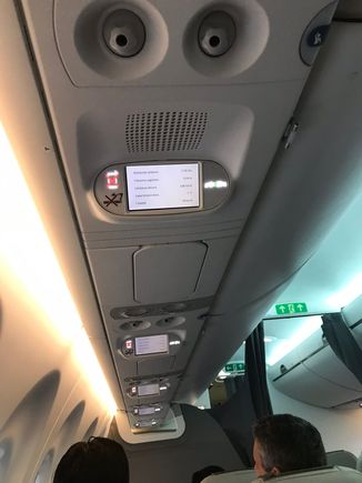 Flight map displayed continuously.