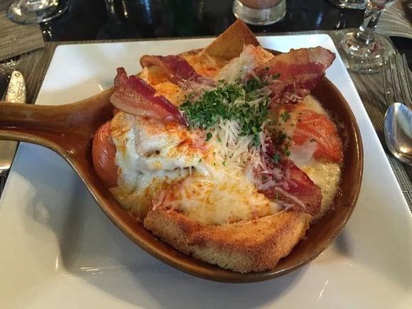 A picture of the Hot Brown from the Brown Hotel came through my feed today. Mmmmm