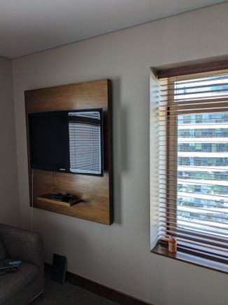 The TV was mounted 18" from the side wall - useless!.  Only blinds were used on the windows, and they did a poor job of keeping out the early-morning light.