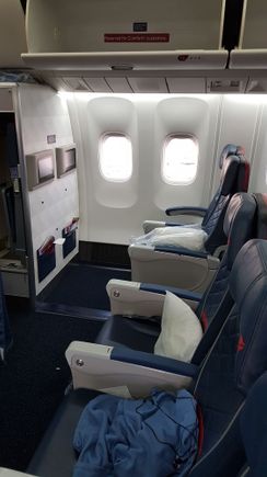 767-300ER (76Z) V2 - Row 13