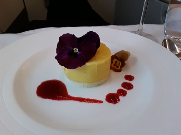 Mango mousse cake 