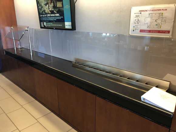after my quick restroom stop I went to check out the food offerings.  UH where are they?