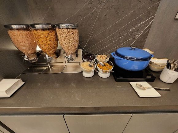 M-club breakfast (oatmeal/cereal station)