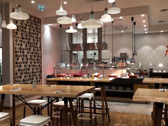 Franzis Restaurant during breakfast / Holiday Inn Frankfurt Alte Oper