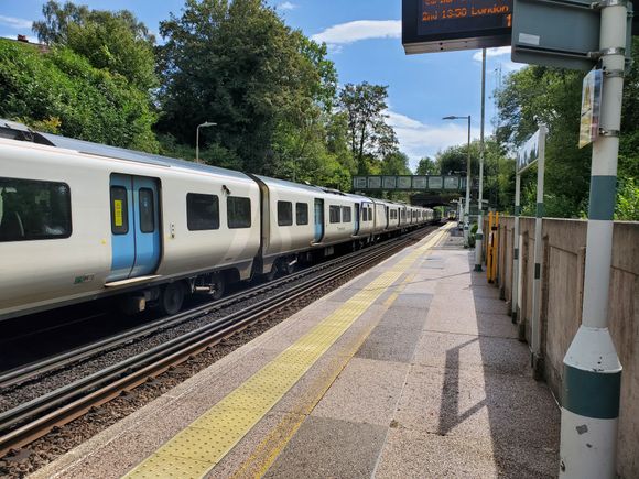 It took me a while to realize that in the UK (just like India) trains travel on the left, while in the USA (and probably most other countries) trains travel on the right (i.e., platform is to the right of the train in the direction of travel)
